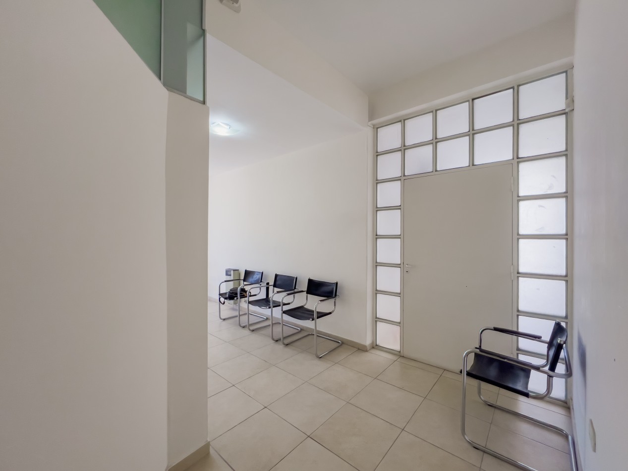 CONSULTORIOS - LOCAL COMERCIAL O OFICINAS