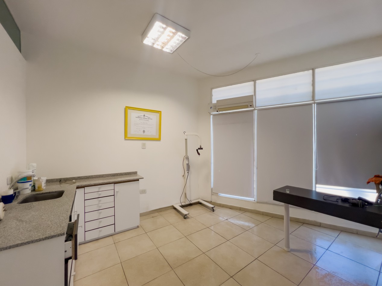 CONSULTORIOS - LOCAL COMERCIAL O OFICINAS