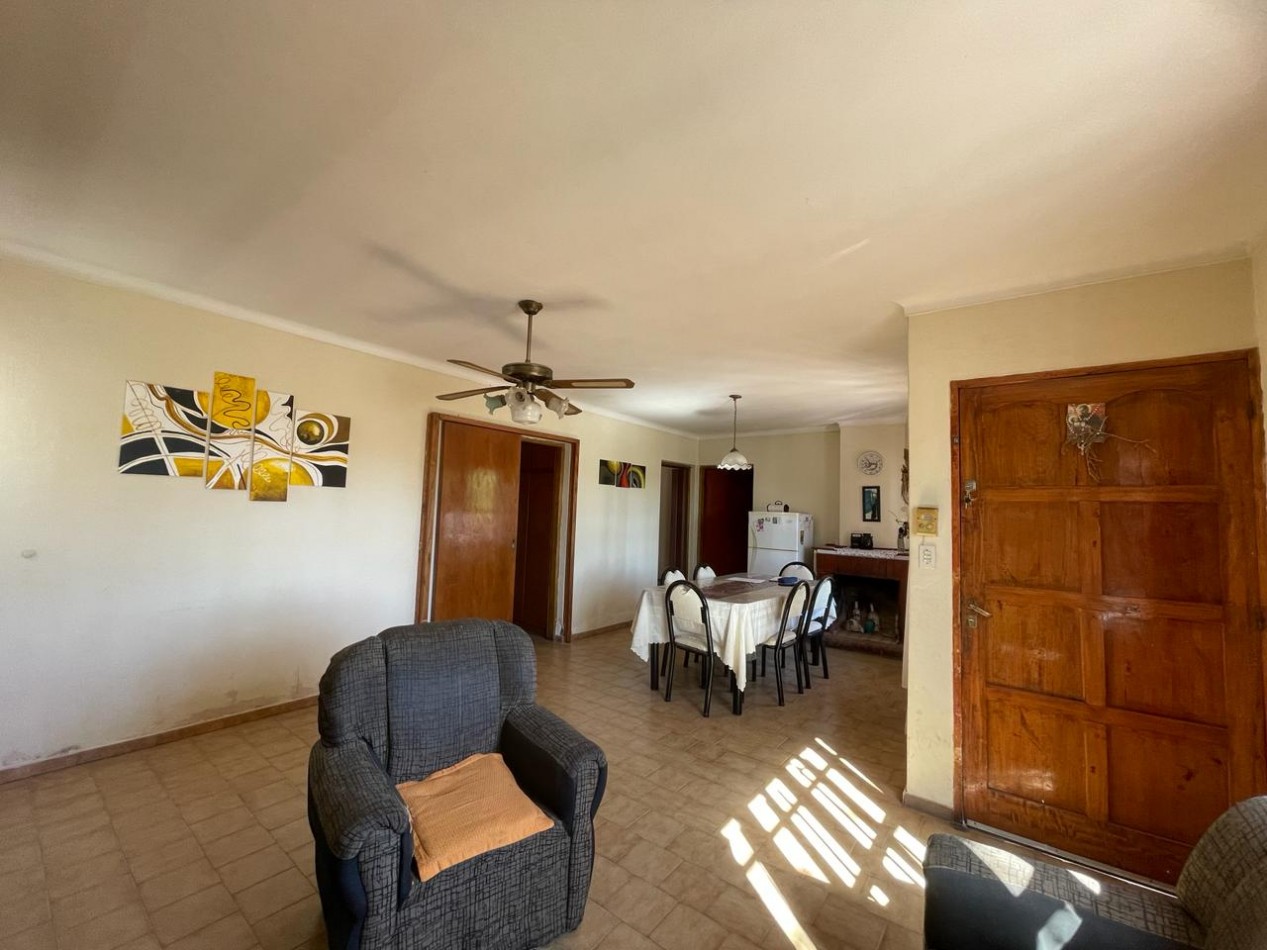 SE VENDE AMPLIA CASA EN CALLE ADOFO CALLE A SOLO 5 MINUTOS DEL CENTRO DE SAN RAFAEL - MENDOZA