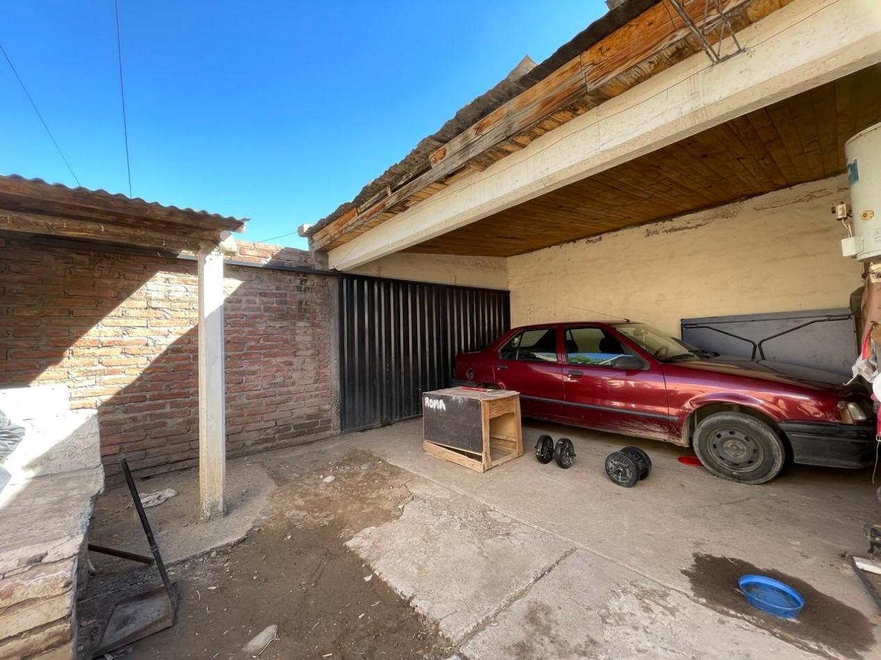 SE VENDE AMPLIA CASA EN CALLE ADOFO CALLE A SOLO 5 MINUTOS DEL CENTRO DE SAN RAFAEL - MENDOZA