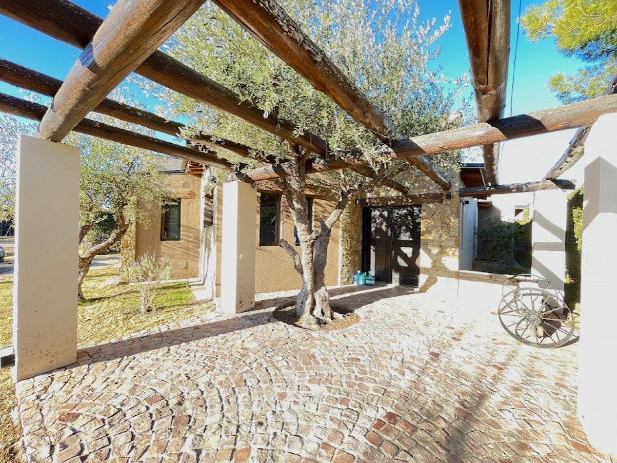 HERMOSA CASA CON PISCINA BARRIO PRIVADO VIÑAS