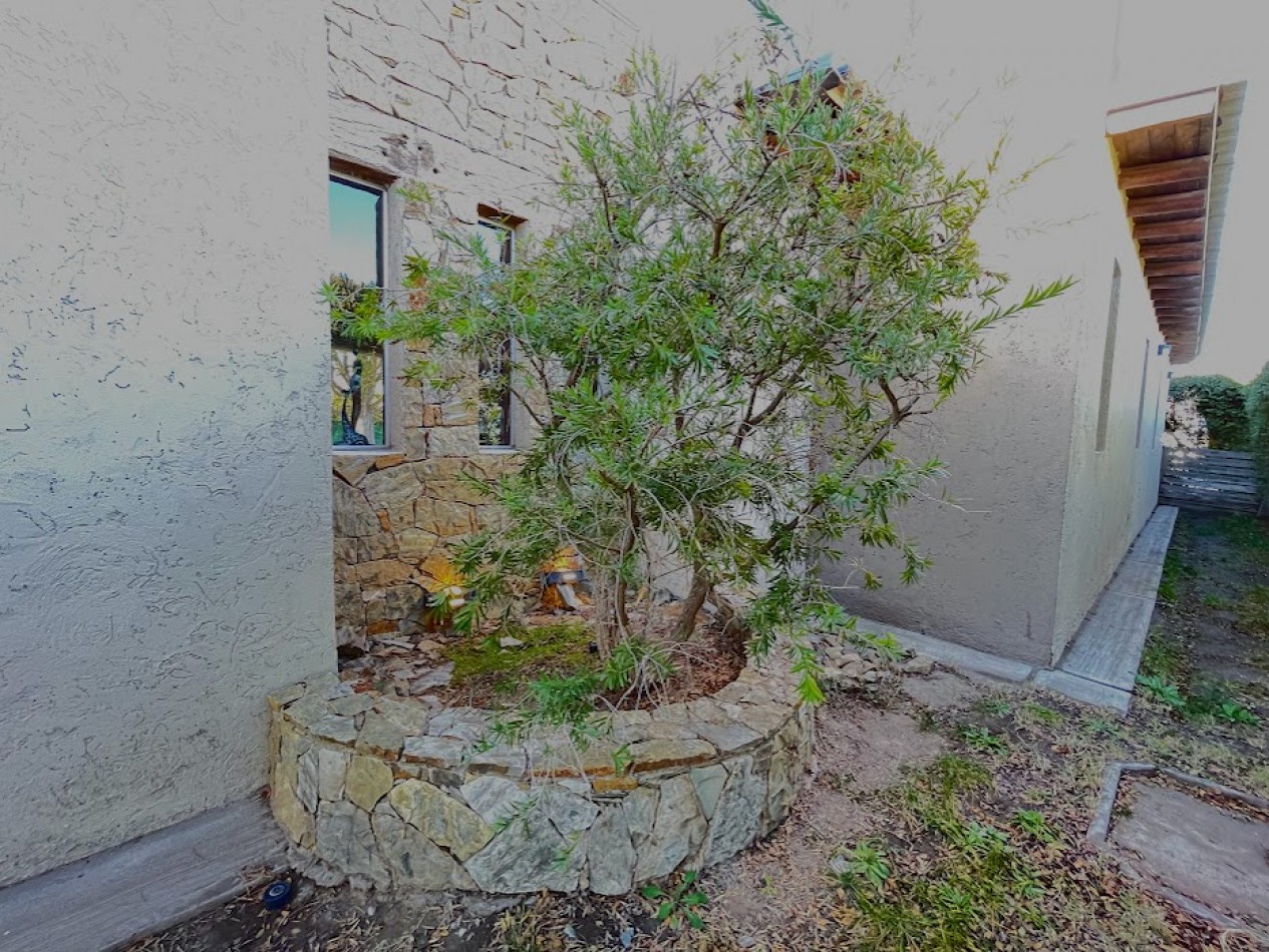 HERMOSA CASA CON PISCINA BARRIO PRIVADO VIÑAS