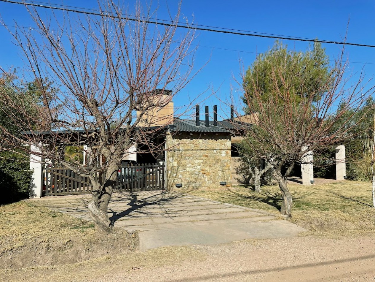 HERMOSA CASA CON PISCINA BARRIO PRIVADO VIÑAS