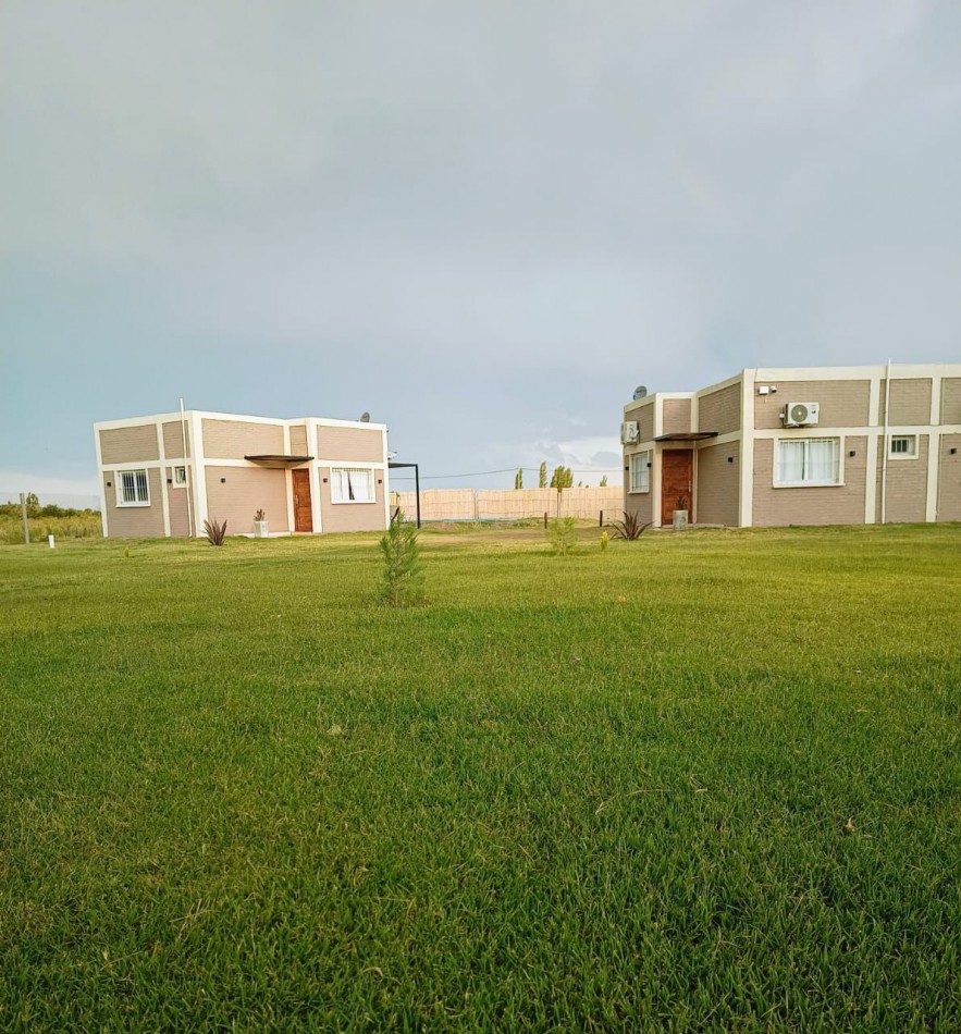 COMPLEJO TURISTICO DE 2 CABAÑAS CON QUINCHO Y PISCINA