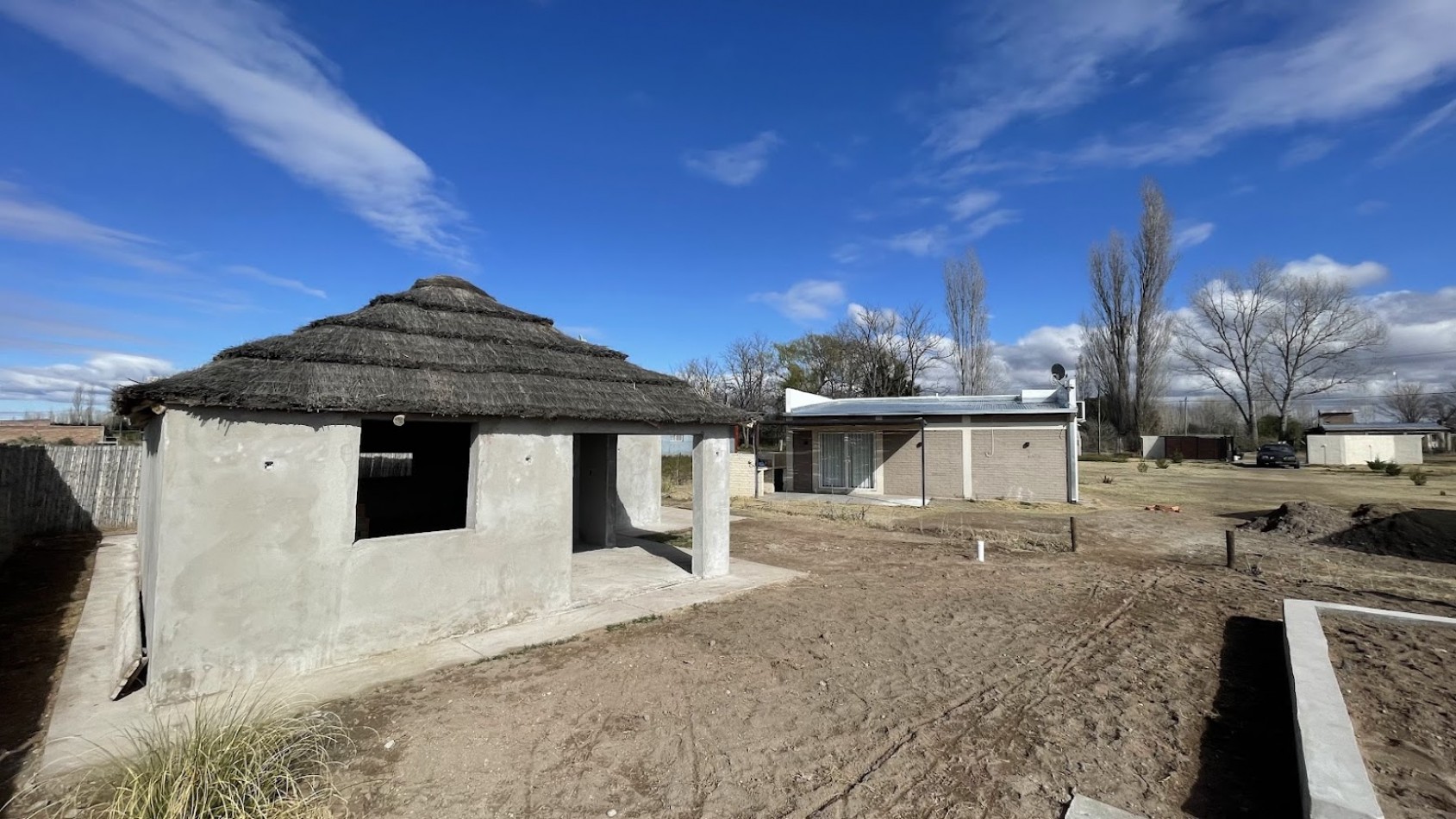 COMPLEJO TURISTICO DE 2 CABAÑAS CON QUINCHO Y PISCINA