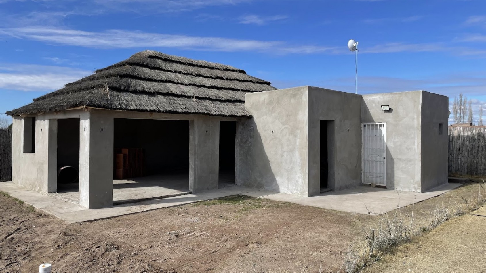 COMPLEJO TURISTICO DE 2 CABAÑAS CON QUINCHO Y PISCINA