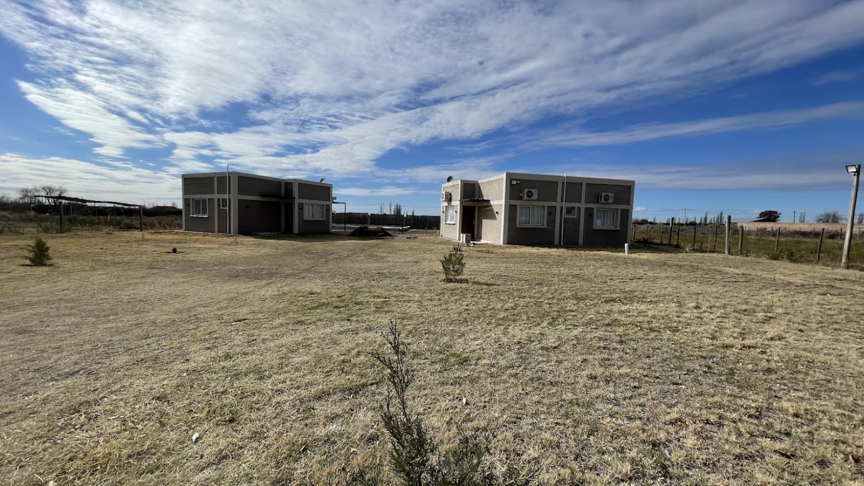 COMPLEJO TURISTICO DE 2 CABAÑAS CON QUINCHO Y PISCINA