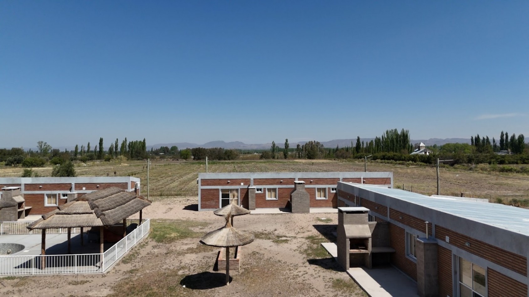 GRAN COMPLEJO AGROTURISTICO DE CABAÑAS Y FINCA