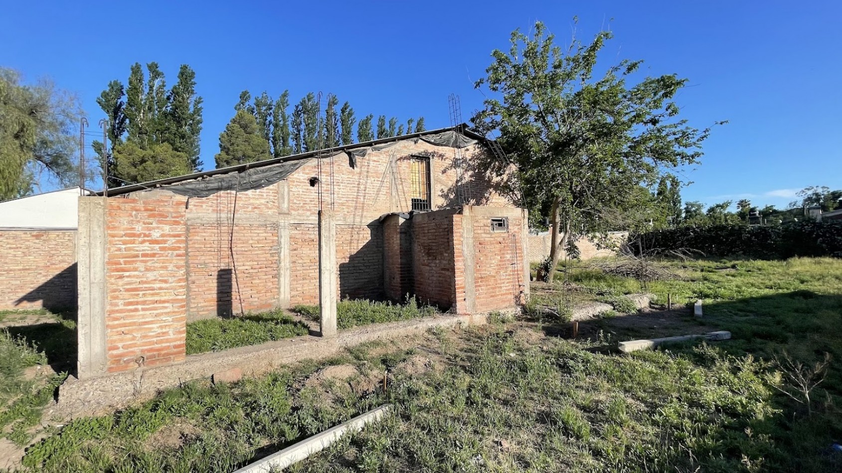 CASA A TERMINAR - TERRENO 498M²