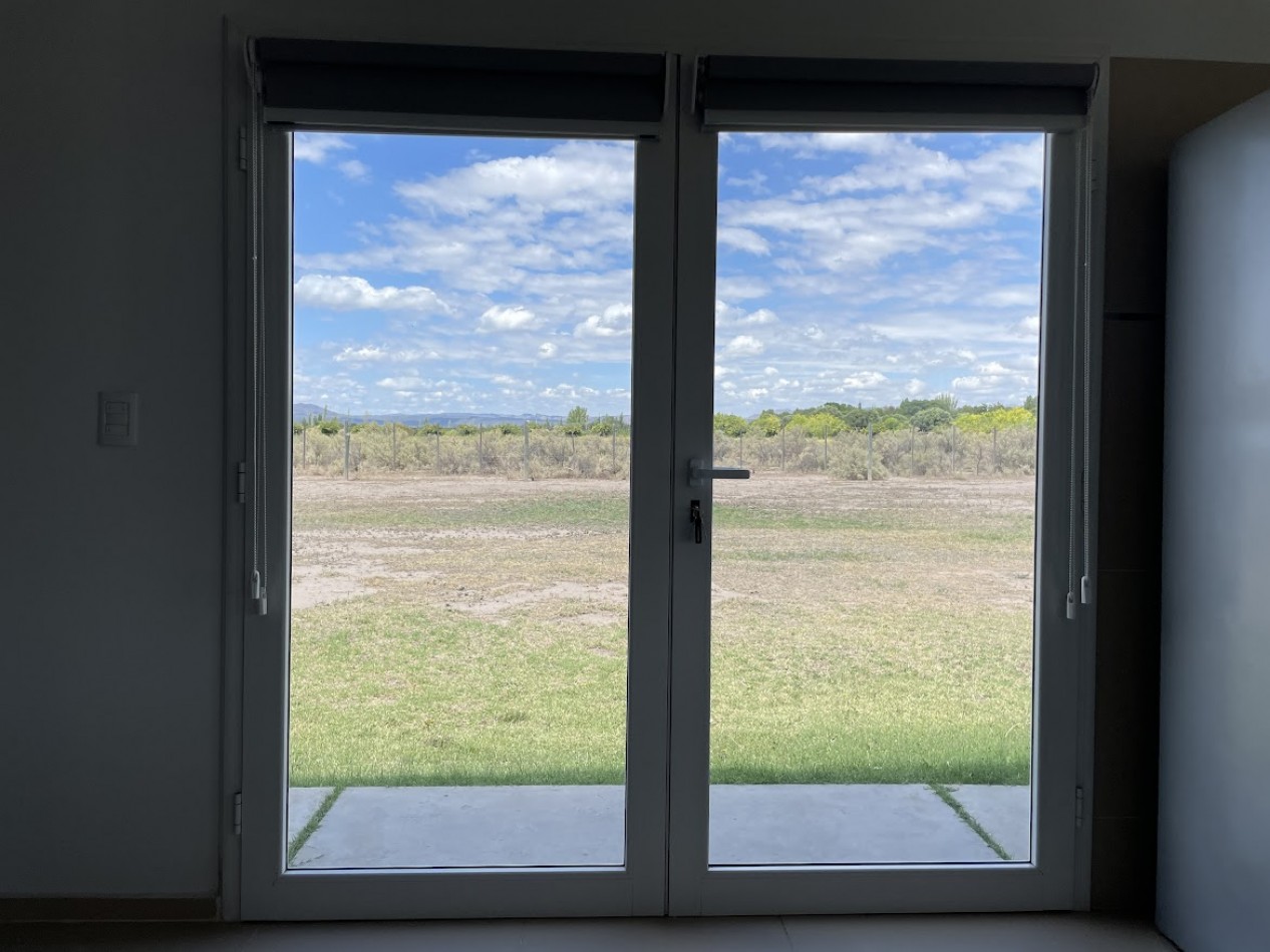 CASA MODERNA CON VISTA A LAS MONTAÑAS