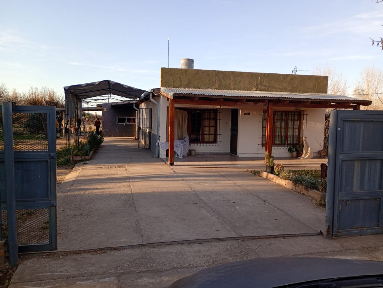 TERRENO DE 12.798 m² CON DOS CASAS Y QUINCHO EN CALLE LAS MALVINAS , EL CERRITO, SAN RAFAEL, MENDOZA