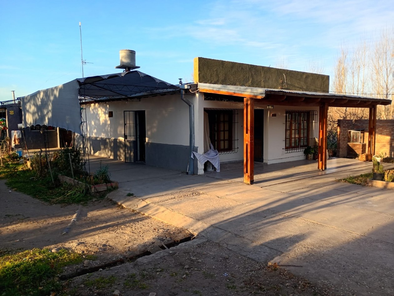 TERRENO DE 12.798 m² CON DOS CASAS Y QUINCHO EN CALLE LAS MALVINAS , EL CERRITO, SAN RAFAEL, MENDOZA