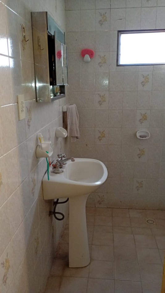 TERRENO DE 2500 M2 CON AMPLIA CASA Y GALPON EN GOUDGE