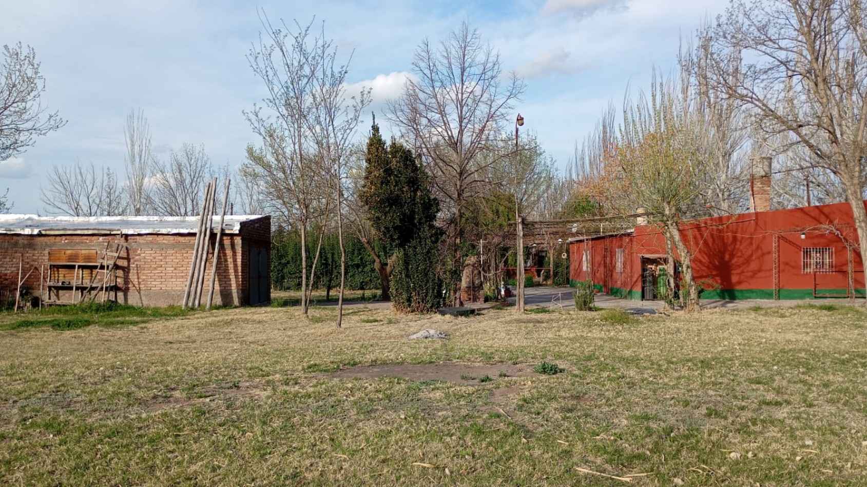 TERRENO DE 2500 M2 CON AMPLIA CASA Y GALPON EN GOUDGE