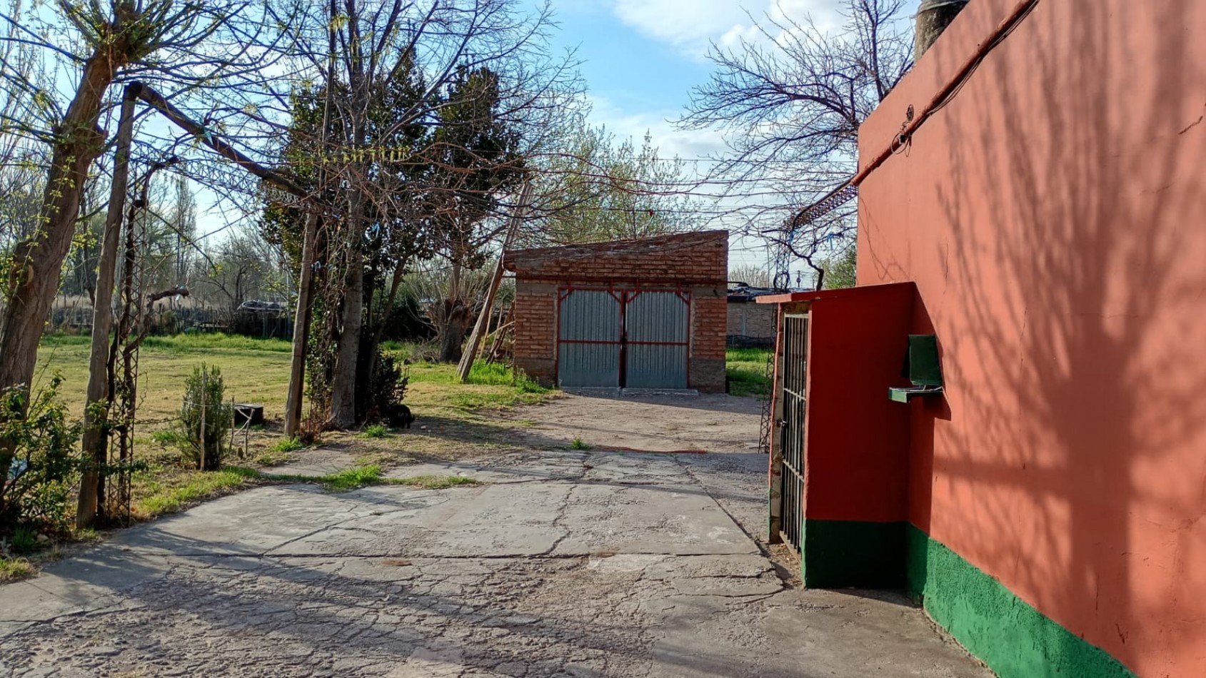 TERRENO DE 2500 M2 CON AMPLIA CASA Y GALPON EN GOUDGE