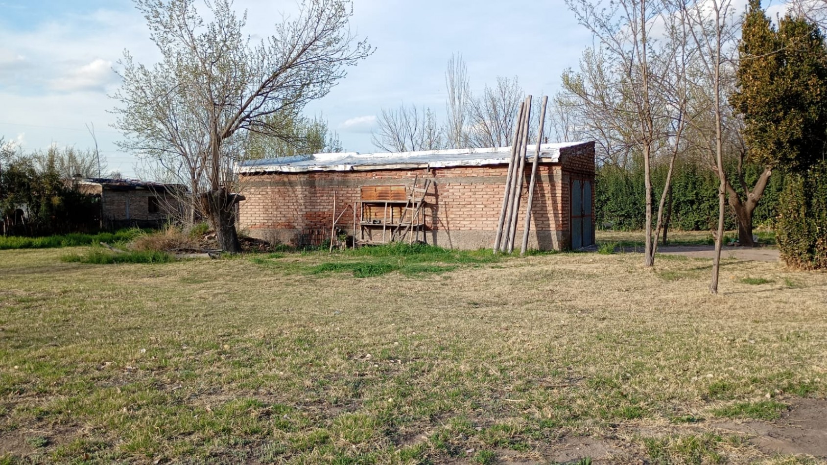 TERRENO DE 2500 M2 CON AMPLIA CASA Y GALPON EN GOUDGE