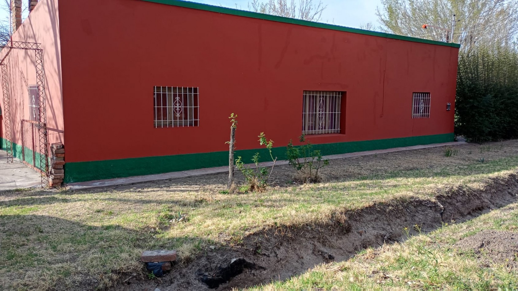 TERRENO DE 2500 M2 CON AMPLIA CASA Y GALPON EN GOUDGE