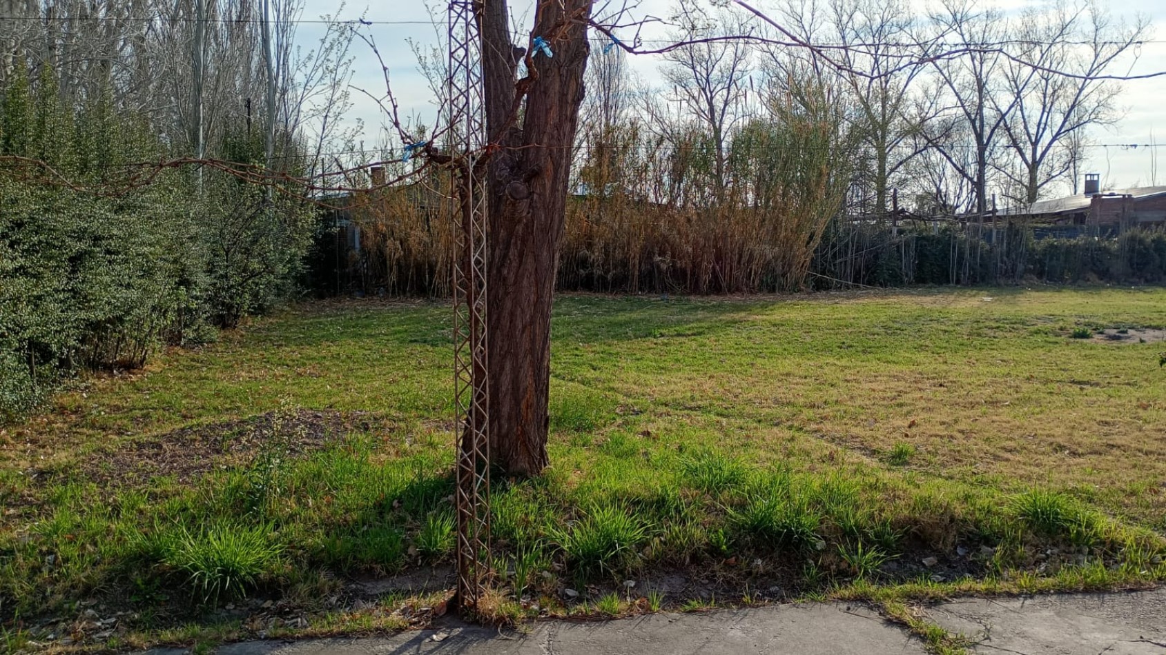 TERRENO DE 2500 M2 CON AMPLIA CASA Y GALPON EN GOUDGE