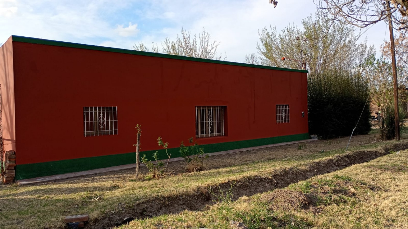 TERRENO DE 2500 M2 CON AMPLIA CASA Y GALPON EN GOUDGE