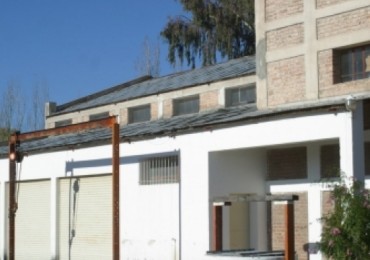 Bodega funcionando con capacidad de 1786000 litros cerca camino del vino zona muy turistica.
