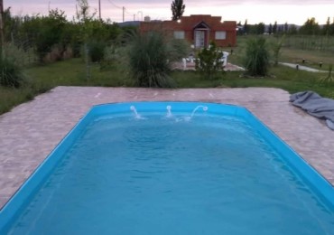 Mendoza Bienes Raíces  vende terreno parquizado de 5000 mtrs con salón de evento 290 mtrs  con 2 cabañas 60 mtrs, cada una una y piscina