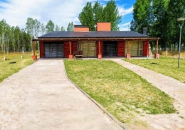 Se vende hermosa casa amplia de 210 m2 con una galeria de 50 mt2 emplazada en un terreno de 1100 m2.