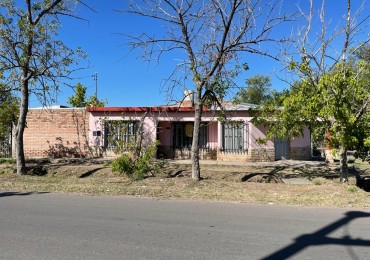 SE VENDE AMPLIA CASA EN CALLE ADOFO CALLE A SOLO 5 MINUTOS DEL CENTRO DE SAN RAFAEL - MENDOZA