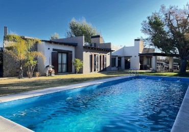 HERMOSA CASA CON PISCINA BARRIO PRIVADO VIÑAS