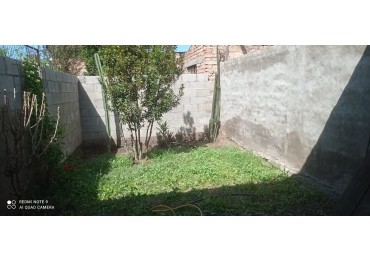 SE VENDE CASA REACONDICIONADA EN DOS DEPARTAMENTOS AMPLIOS CON ENTRADA INDIVIDUAL 